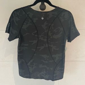 Green camo lululemon women’s workout top